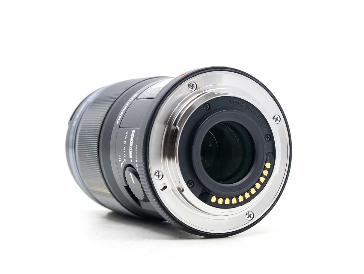 Olympus M.Zuiko Digital ED 60mm f/2.8 Macro - segunda mano - excelente estado - detalle 3 de 4 - SKU 3764875 - Camera Market