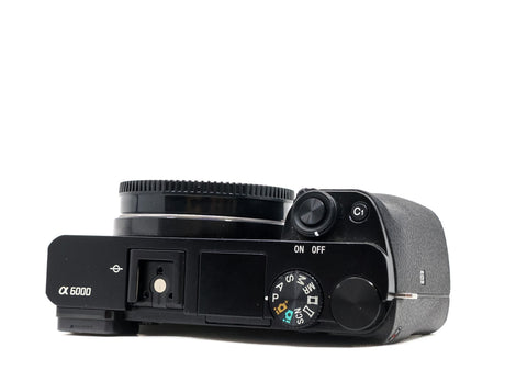 Sony Alpha A6000 - segunda mano - excelente estado - detalle 3 de 4 - SKU 3796850 - Camera Market