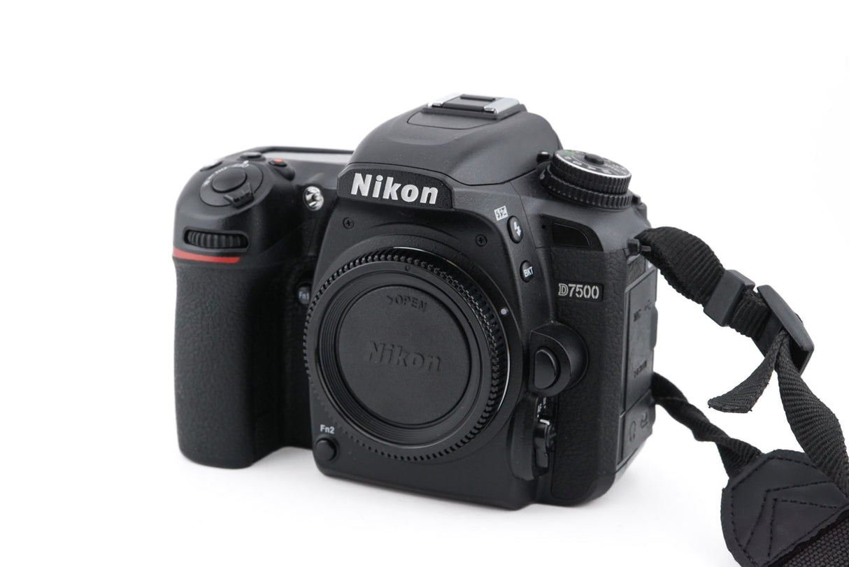 Nikon D7500 (Cuerpo)