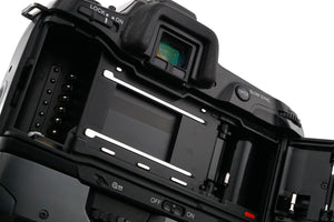 Minolta Dynax 700si + VC-700 Vertical Control Grip