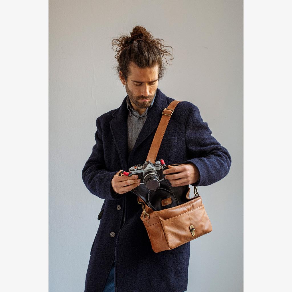 París tanned Leather Camera Bag