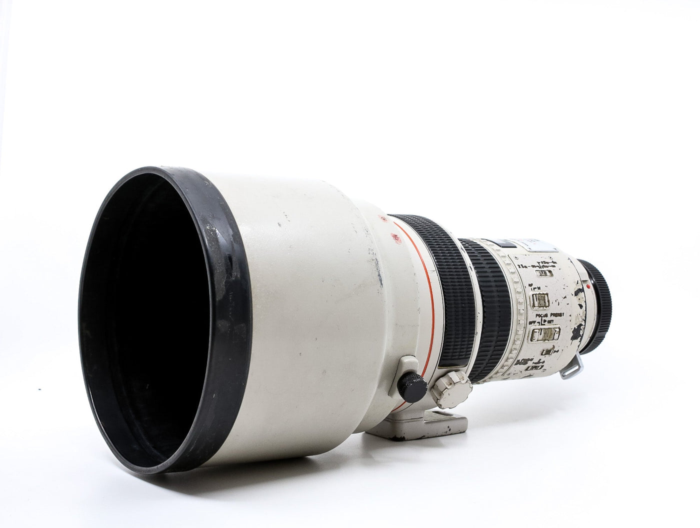 Canon EF 200mm f/1.8 L USM · main image
