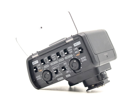 Panasonic DMW-XLR1 XLR Microphone Adapter - segunda mano - excelente estado - foto principal - SKU 3542238 - Camera Market