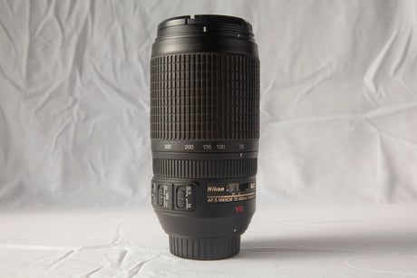 NikonAF-S VR Zoom-Nikkor 70-300mm f/4.5-5.6G IF-EDba1c80fc-a724-4ffc-8ed3-7b0476b0da50